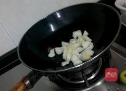 老冰糖炖梨的做法图解2