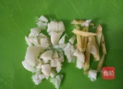 黄瓜酱爆鱿鱼圈的做法图解3