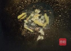 黄瓜酱爆鱿鱼圈的做法图解6
