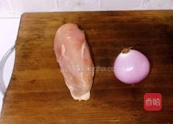 洋葱拌鸡丝的做法图解1