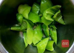 青椒鱿鱼花的做法图解3