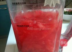 鲜榨西瓜汁的做法图解2