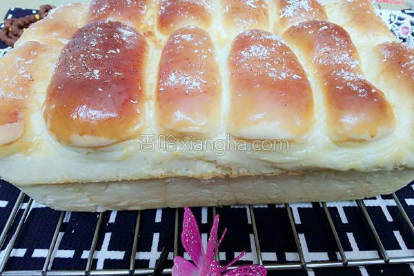 火腿肠椰蓉吐司面包(面粉版)的做法_火腿肠椰