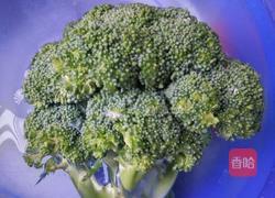 白灼西兰花的做法图解1