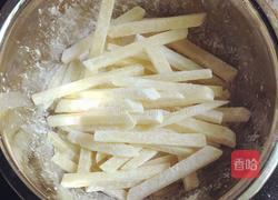 香辣孜然炒薯条的做法图解2