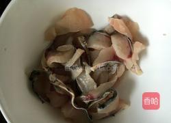 鱼粿条汤的做法图解1