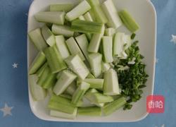 丝瓜鸡蛋汤的做法图解2