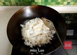 杂蔬肉丁酱油炒饭的做法图解5