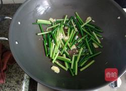 蒜芯炒腊肉的做法图解6