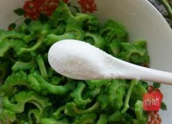 凉拌苦瓜的做法图解3