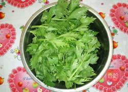 凉拌芹菜叶的做法图解1