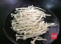 海鲜菇炒瘦肉的做法图解3