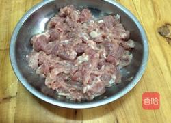 海鲜菇炒瘦肉的做法图解2