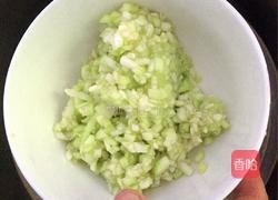 丝瓜煎鸡蛋的做法图解1