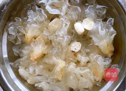 银耳莲子羹的做法图解2