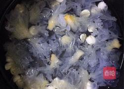 银耳莲子羹的做法图解3