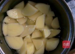 土豆炖排骨的做法图解2