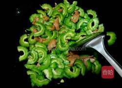 苦瓜炒肉的做法图解5