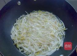 豆芽肉丝焖饼的做法图解5
