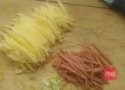 土豆鸡蛋饼的做法图解1