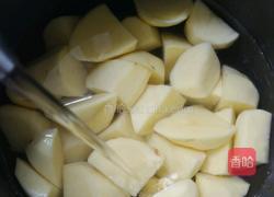 青椒土豆焖鸡的做法图解1
