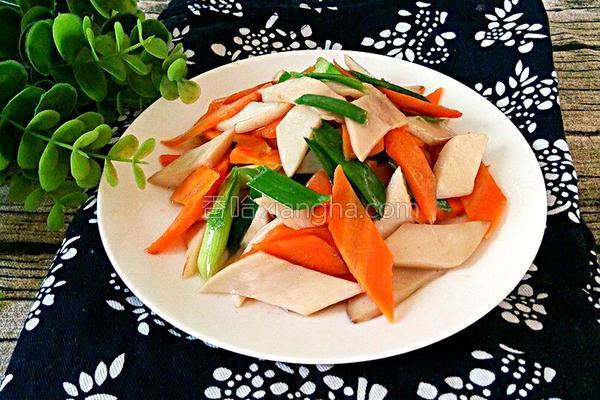 杏鲍菇炒胡萝卜的做法_杏鲍菇炒胡萝卜的做法