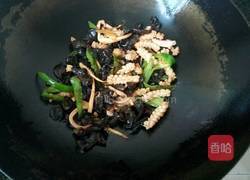 黑木耳炒鱿鱼的做法图解6
