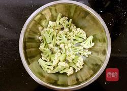 凉拌菜花木耳的做法图解2