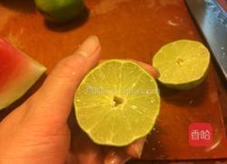 西瓜怎么做果汁 MjUwX2MyOjEvM15yYjI6MS84XzE4MA