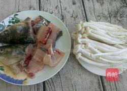 海鲜菇鱼头汤的做法图解1