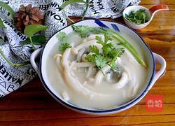 海鲜菇鱼头汤的做法图解7
