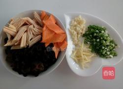 木耳炒腐竹的做法图解1