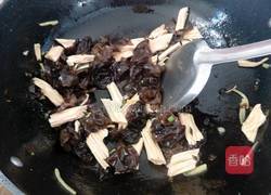 木耳炒腐竹的做法图解3