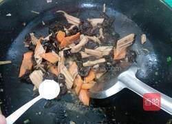 木耳炒腐竹的做法图解7