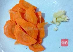西兰花炒肉的做法图解3