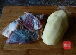 红烧土豆牛腩的做法图解1