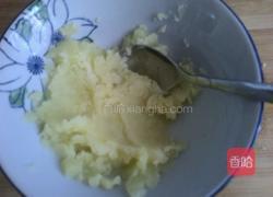 炸土豆丸子的做法图解2