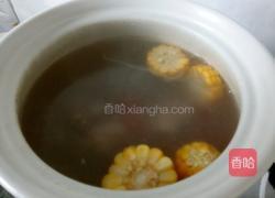 玉米胡萝卜排骨汤的做法图解7