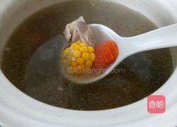 玉米胡萝卜排骨汤的做法图解9