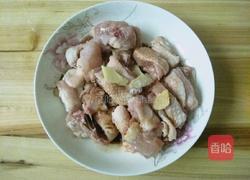 红枣枸杞党参蒸鸡的做法图解3