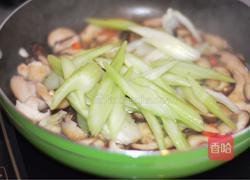 芹菜炒香菇的做法图解4