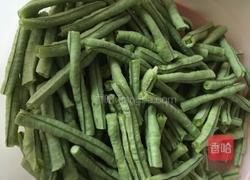 豇豆烧肉的做法图解1