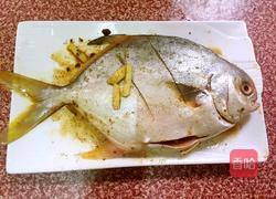 炸鲳鱼的做法图解3