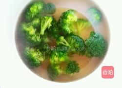 凉拌西兰花的做法图解1