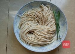 葱油拉面的做法图解1
