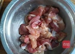 西兰花炒肉的做法图解3
