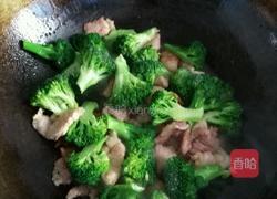 西兰花炒肉的做法图解4