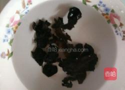 胡萝卜木耳炒鸡蛋的做法图解1