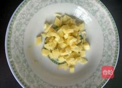 土豆炒鸡蛋的做法图解1