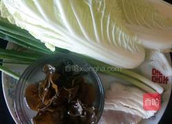 白菜木耳饺子的做法图解1